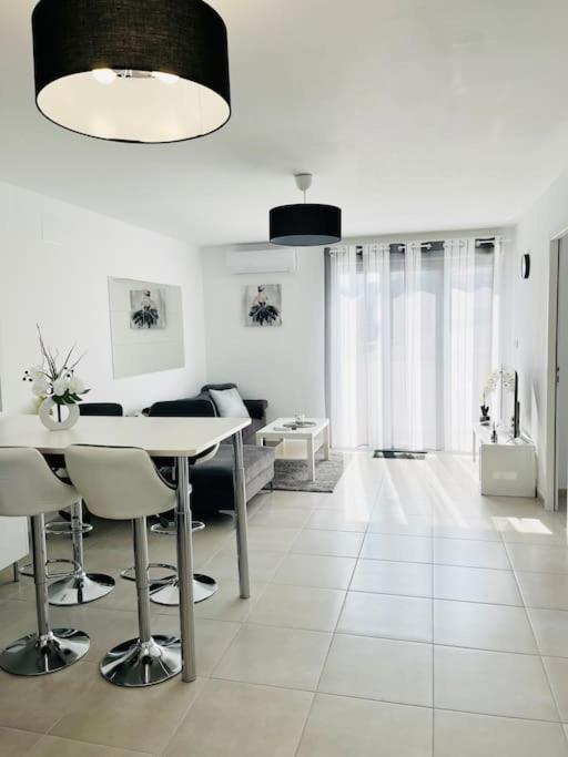 Maison 4 Personnes Avec Jacuzzi Marignane Luaran gambar
